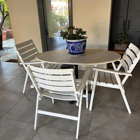 Charming Coastal Retreat Apartment Anavyssos Ngoại thất bức ảnh